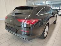 Pogled od pozadi desno