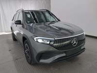 Skats no labās puses priekšā