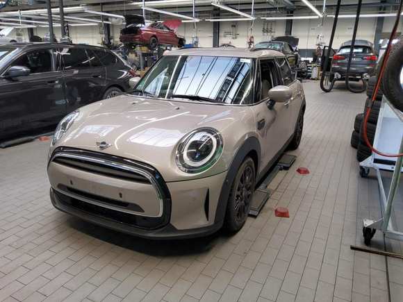 Pogled sprijeda lijevo