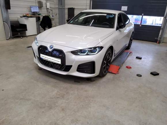 Pogled sprijeda lijevo