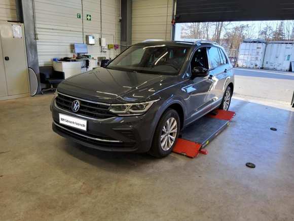 Pogled sprijeda lijevo