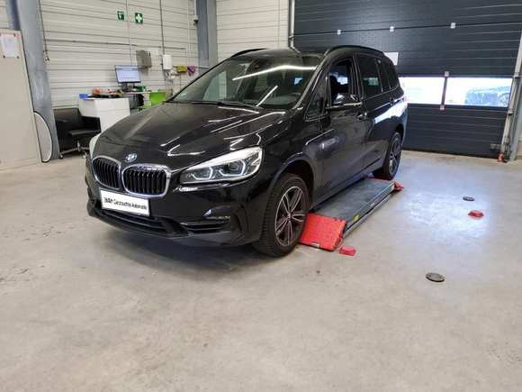 Pogled sprijeda lijevo