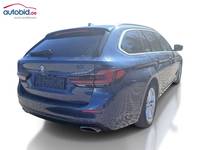 Skats no labās puses aizmugurē