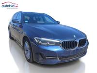 Skats no labās puses priekšā