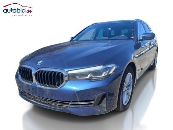 Skats no kreisās puses priekšā