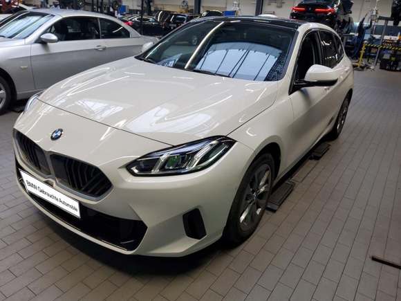 Pogled sprijeda lijevo