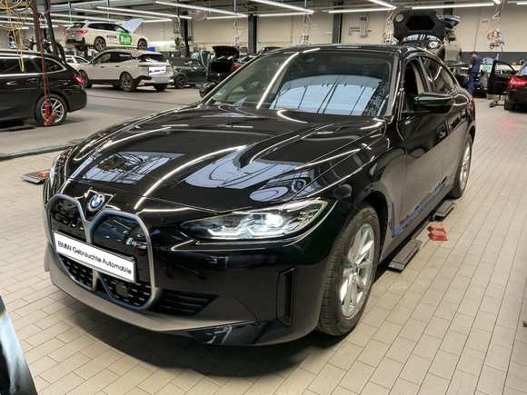 Pogled sprijeda lijevo