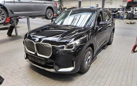 Pogled sprijeda lijevo