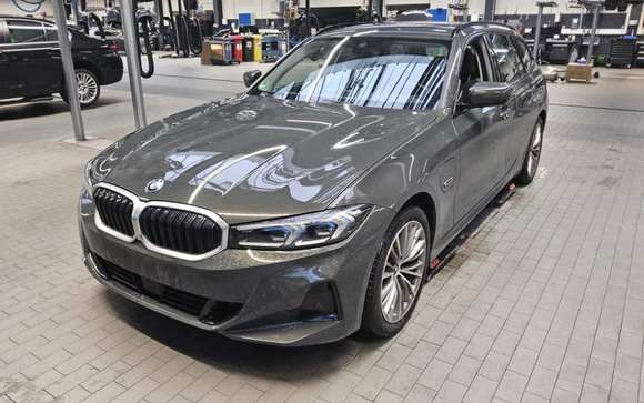 Pogled sprijeda lijevo