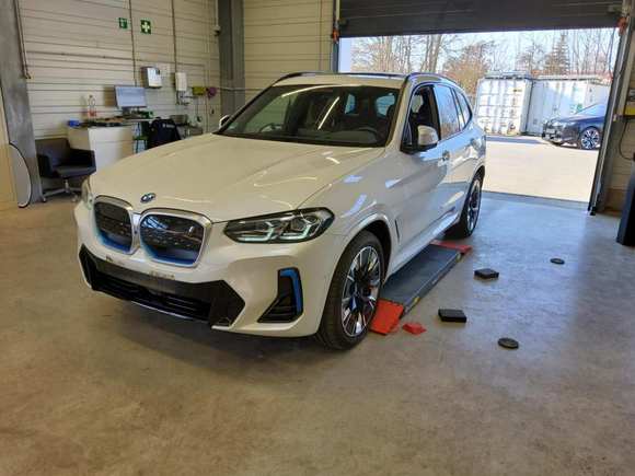 Pogled sprijeda lijevo