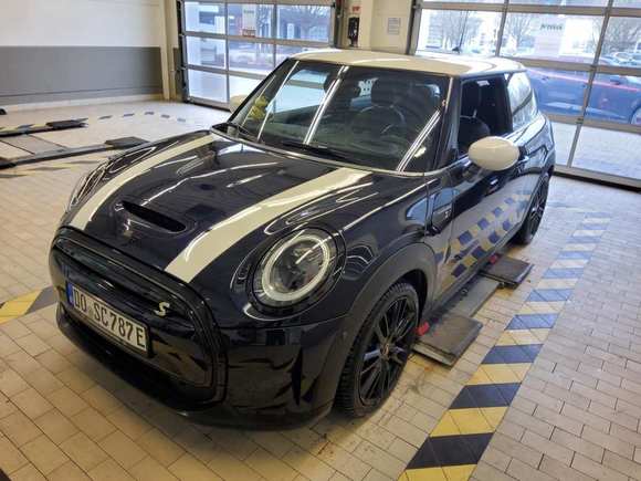 Náhled zpředu zleva