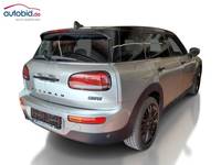 Skats no labās puses aizmugurē