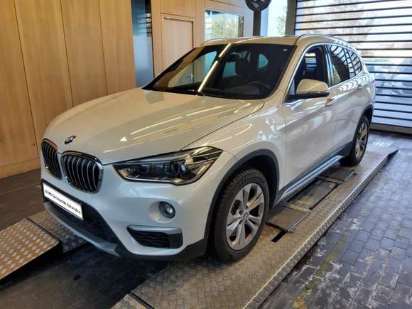 Pogled od napred levo