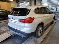 Pogled od pozadi desno