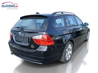 Skats no labās puses aizmugurē