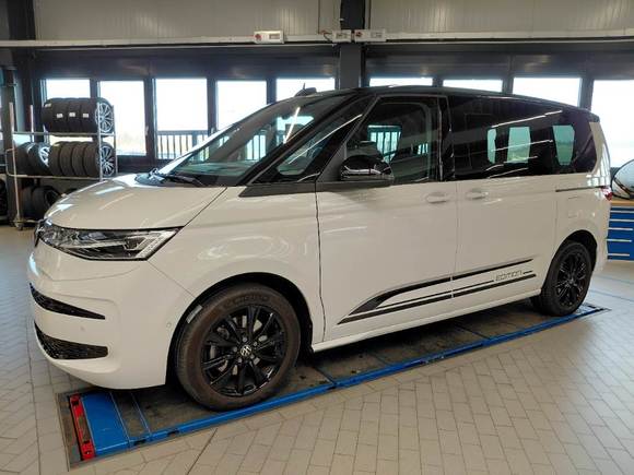 Skats no kreisās puses priekšā