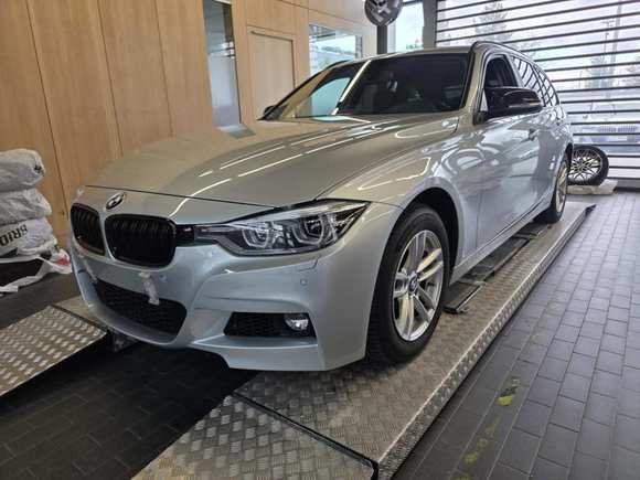 Pogled od napred levo