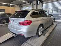 Pogled od pozadi desno