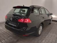 Skats no labās puses aizmugurē