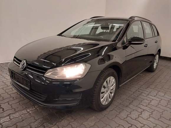 Skats no kreisās puses priekšā