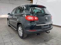 Skats no kreisās puses aizmugurē