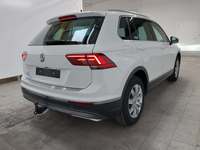 Skats no labās puses aizmugurē