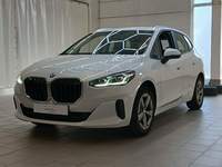 Skats no kreisās puses priekšā