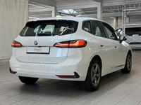 Skats no labās puses aizmugurē