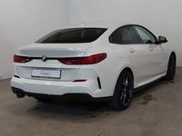 Skats no labās puses aizmugurē