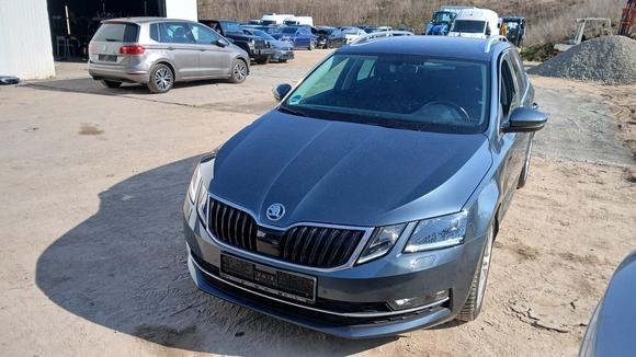 Pogled sprijeda lijevo