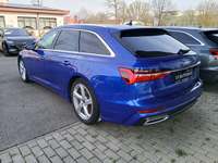 Skats no kreisās puses aizmugurē