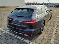 Skats no labās puses aizmugurē