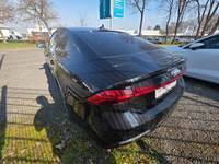 Skats no kreisās puses aizmugurē