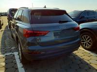 Skats no kreisās puses aizmugurē