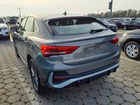 Skats no kreisās puses aizmugurē