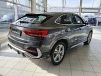 Skats no labās puses aizmugurē