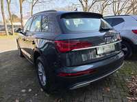 Skats no kreisās puses aizmugurē