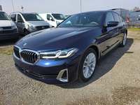 Skats no kreisās puses priekšā