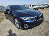 Skats no labās puses priekšā