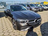 Skats no labās puses priekšā