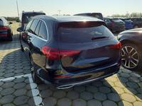 Skats no kreisās puses aizmugurē