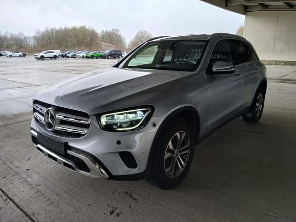 Skats no kreisās puses priekšā