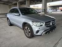 Skats no labās puses priekšā