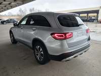 Skats no kreisās puses aizmugurē