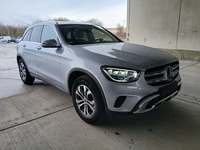 Skats no labās puses priekšā