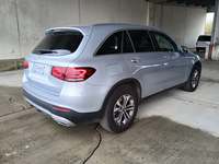 Skats no labās puses aizmugurē