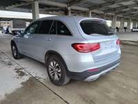 Skats no kreisās puses aizmugurē