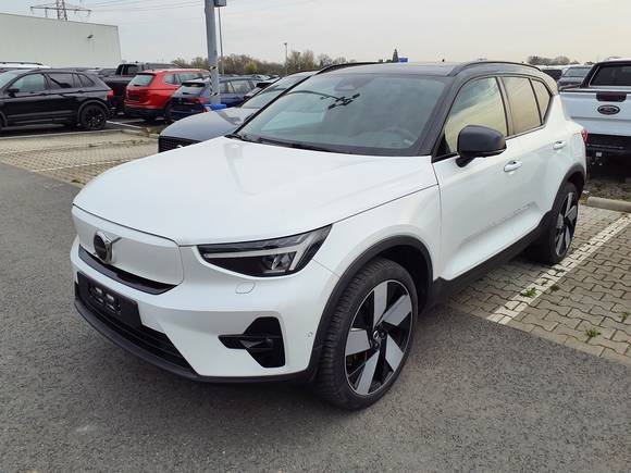 Skats no kreisās puses priekšā