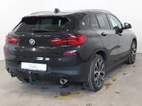 Skats no labās puses aizmugurē