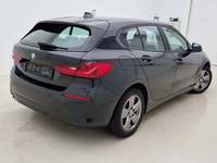 Pogled od pozadi desno